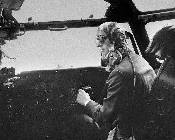 Принц Филипп, герцог Эдинбургский за управлением самолетом, 1956.  - Sputnik Южная Осетия