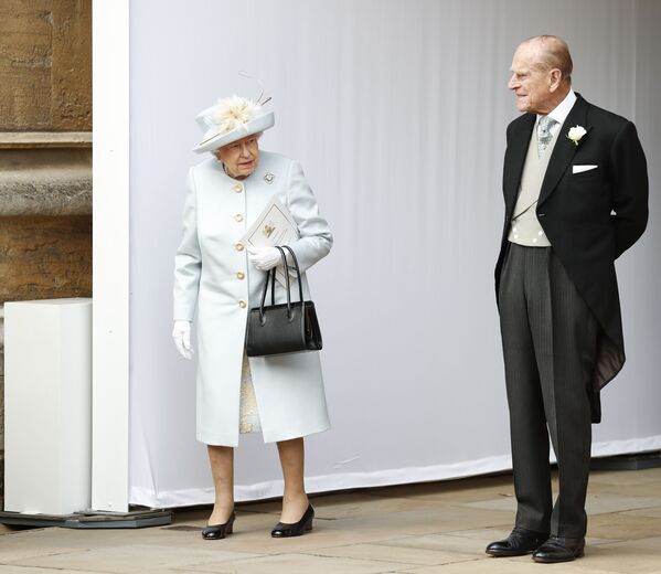 Британская королева Елизавета II и принц Филипп на свадьбе принцессы Евгении и Джека Бруксбанка, 2018 год - Sputnik Южная Осетия