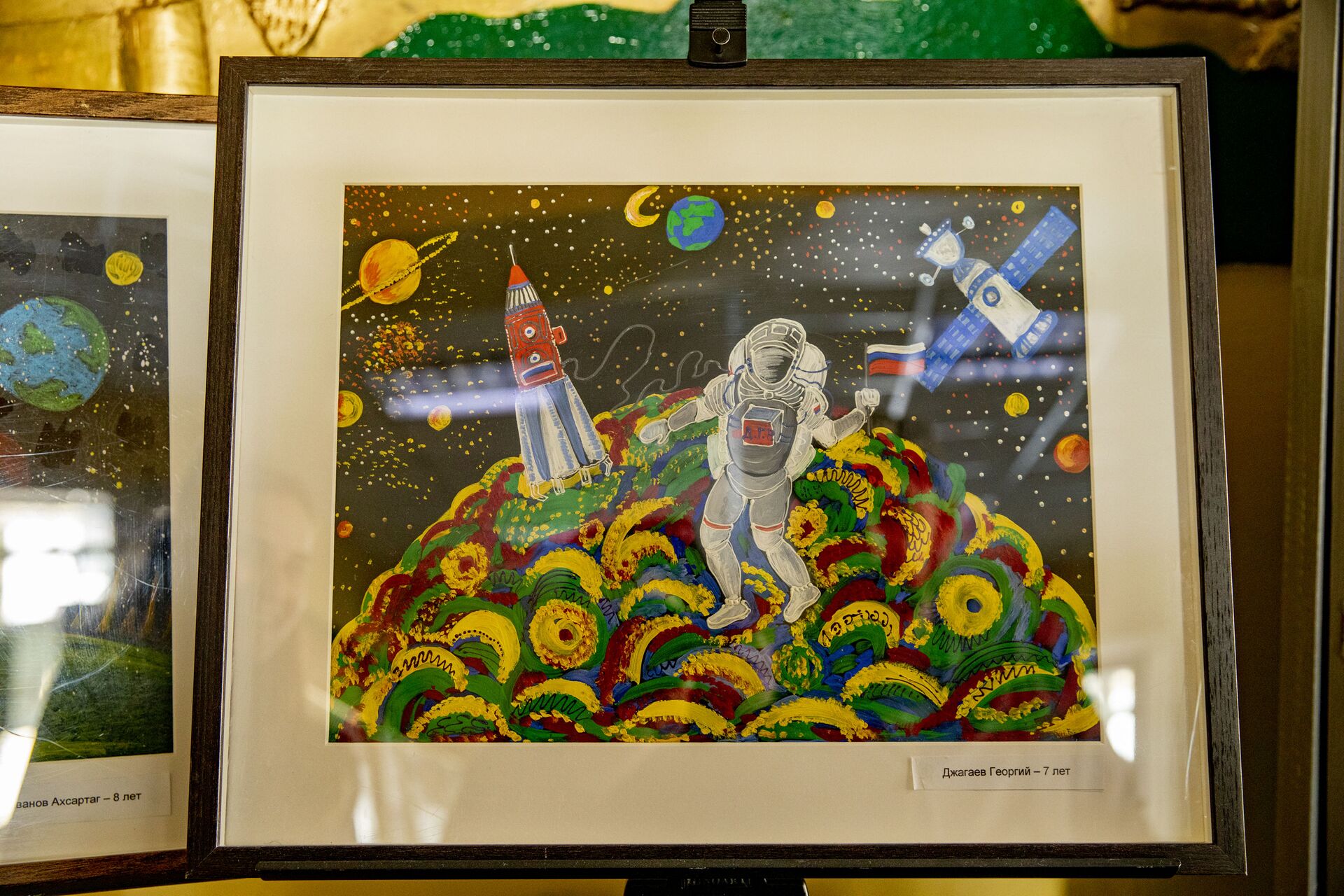 Ко Дню космонавтики в Цхинвальском лицее искусств открылась выставка - Sputnik Южная Осетия, 1920, 12.04.2021