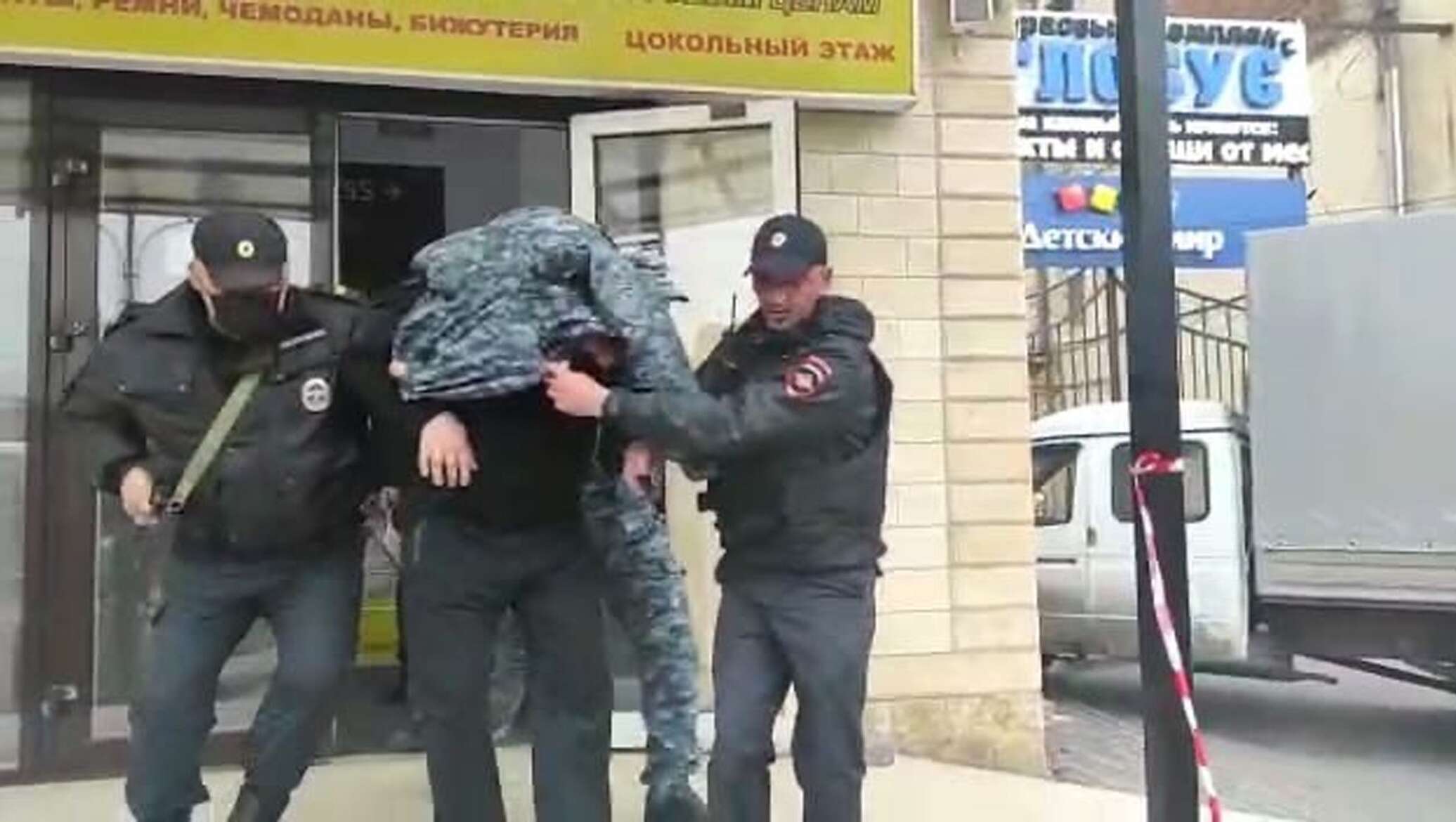 Мужчина взял в заложники. Во Владикавказе задержали. Захват заложников в магазине.