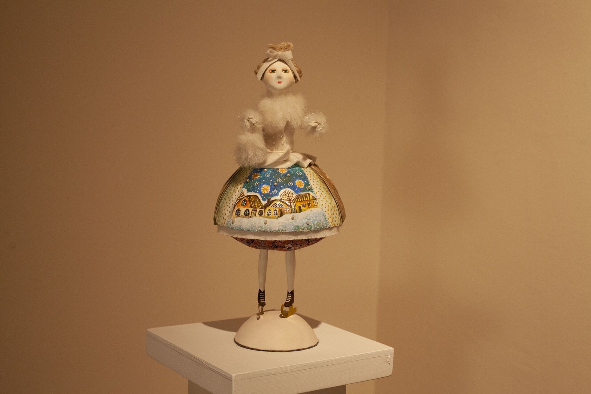 Найти путь к сердцу ребенка: во Владикавказе открылась выставка авторской куклы - Sputnik Южная Осетия, 1920, 15.04.2021