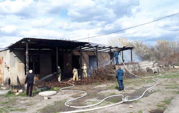 МЧС РЮО тушит возгорание в Цхинвале - Sputnik Южная Осетия