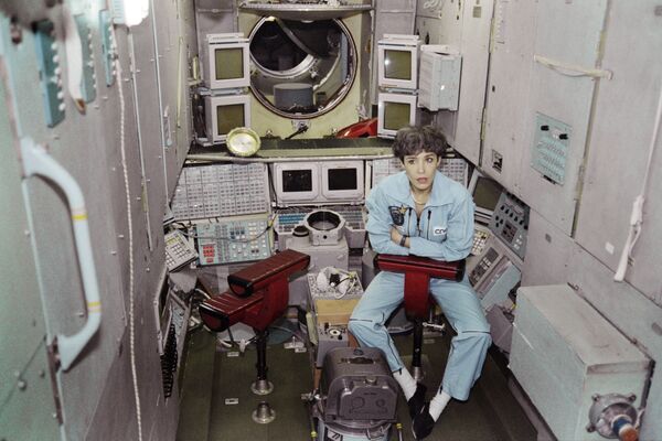 Первая женщина-астронавт Франции Клоди Эньере - Sputnik Южная Осетия