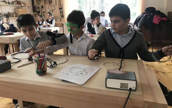 Мастер-класс по выжиганию в станции юных техников  - Sputnik Южная Осетия