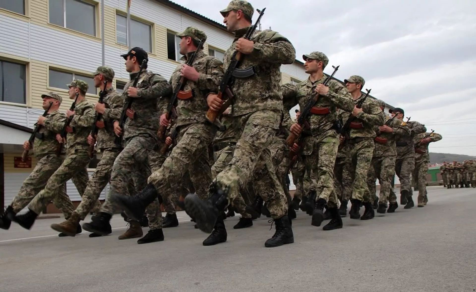 Военнослужащие Южной Осетии начали подготовку к параду в честь Дня Победы Военнослужащие Южной Осетии начали подготовку к параду в честь Дня Победы - Sputnik Южная Осетия, 1920, 21.04.2021