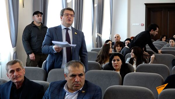 Как в Цхинвале прошла сессия парламента Южной Осетии – видео - Sputnik Южная Осетия
