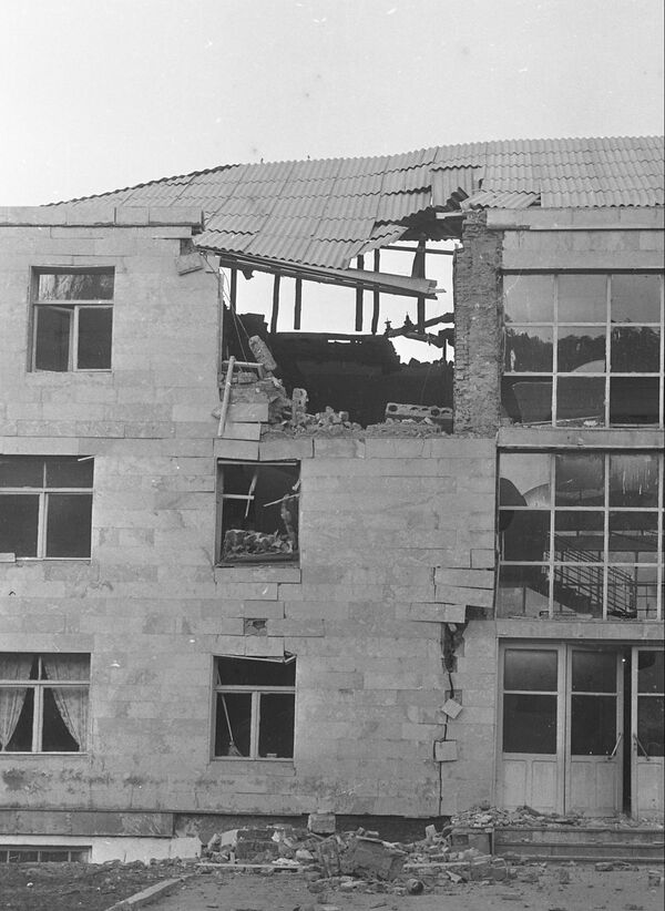 Последствия землетрясения в поселке Дзау и Хахет, произошедшего в 1991 году - Sputnik Южная Осетия