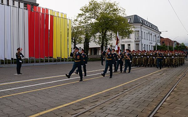 Во Владикавказе прошла первая тренировка парада Победы с участием пеших парадных расчетов военнослужащих ЮВО - Sputnik Южная Осетия