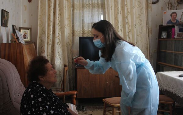 Врачи провели профилактический медицинский осмотр ветеранов Великой Отечественной войны   - Sputnik Южная Осетия