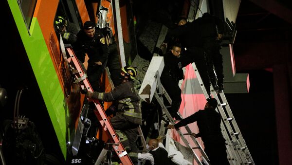 Момент крушения метромоста в Мехико попал на видео, погибли 15 человек - Sputnik Южная Осетия