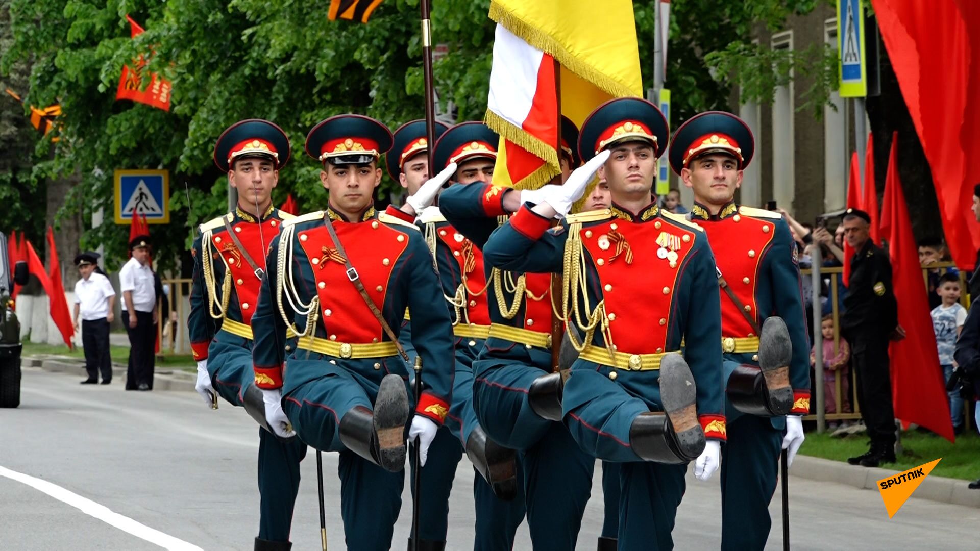 День Победы в Южной Осетии отметили военным парадом на Театральной площади Цхинвала - Sputnik Южная Осетия, 1920, 09.05.2021