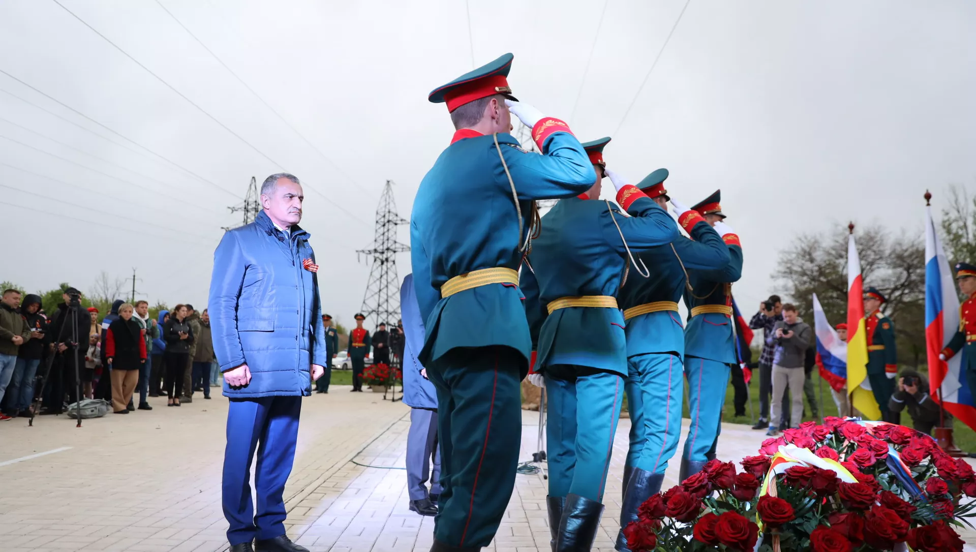 Открытие памятника павшим героям ДНР