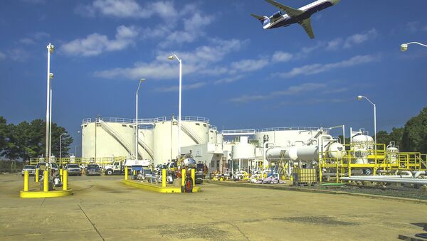 Топливные резервуары компании Colonial Pipeline в аэропорту города Шарлотт, США - Sputnik Южная Осетия