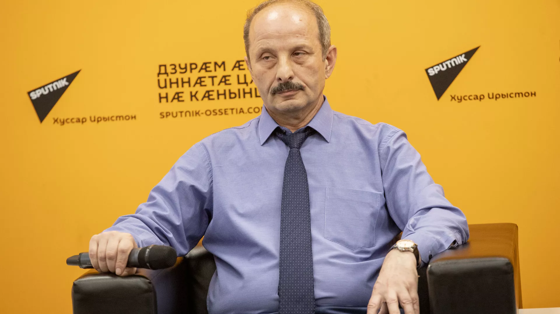 Роберт Кулумбегов