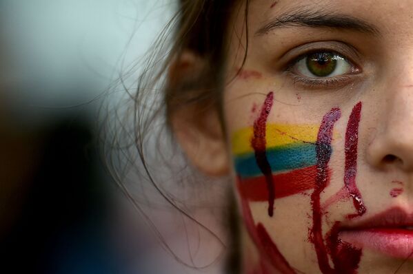 Студентка во время антиправительственных протестов в Кали, Колумбия - Sputnik Южная Осетия