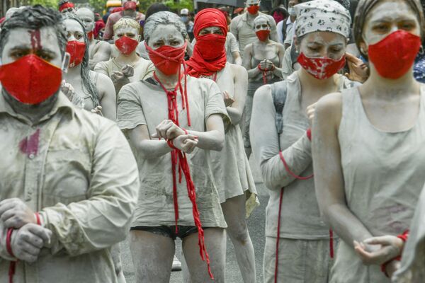 Демонстранты выступают во время новой акции протеста против правительства в Медельине, Колумбия - Sputnik Южная Осетия