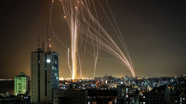 Ракеты запускаются из города Газа, контролируемого палестинским движением ХАМАС - Sputnik Южная Осетия