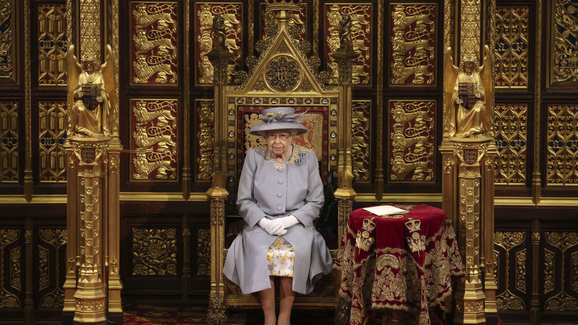 Королева Великобритании Елизавета II выступает с речью в Палате лордов в Вестминстерском дворце в Лондоне - Sputnik Южная Осетия, 1920, 08.09.2022