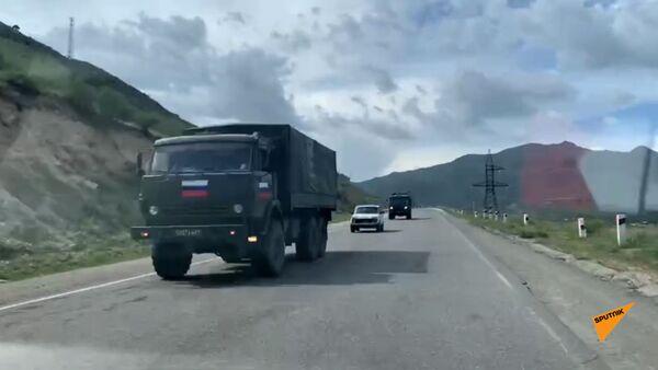 Российская военная колонна по дороге в Сюник - Sputnik Южная Осетия