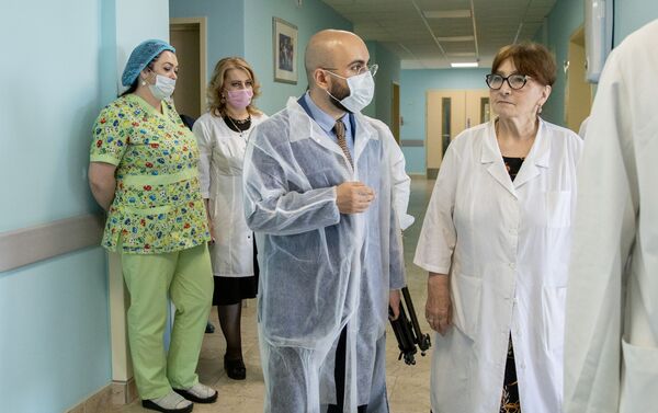 Министр здравоохранения осмотрел детскую больницу - Sputnik Южная Осетия