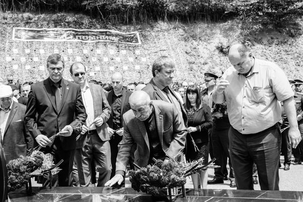 20 мая в Южной Осетии вспоминали жертв Зарской трагедии. - Sputnik Южная Осетия
