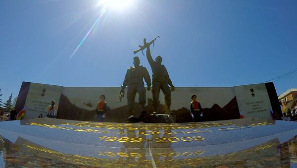 Память в бронзе. Как открывали мемориальный комплекс в Южной Осетии - видео - Sputnik Южная Осетия