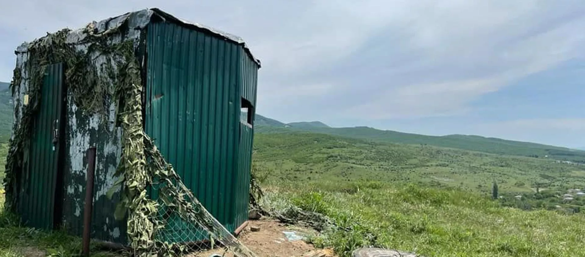 Грузинские вандалы нарушили границу и повредили пост Погранслужбы КГБ Южной Осетии - Sputnik Южная Осетия, 1920, 29.05.2021
