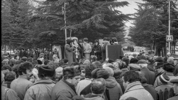 Митинг в Цхинвале. 1990-х годах. Архивное фото  - Sputnik Южная Осетия