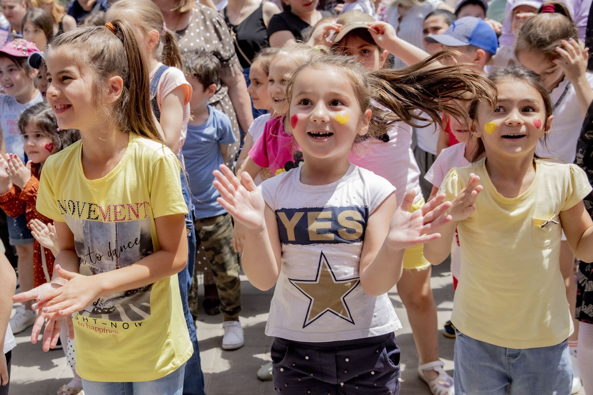 Яркие улыбки и нескрываемое счастье: как в Цхинвале отмечали День защиты детей - Sputnik Южная Осетия, 1920, 01.06.2021