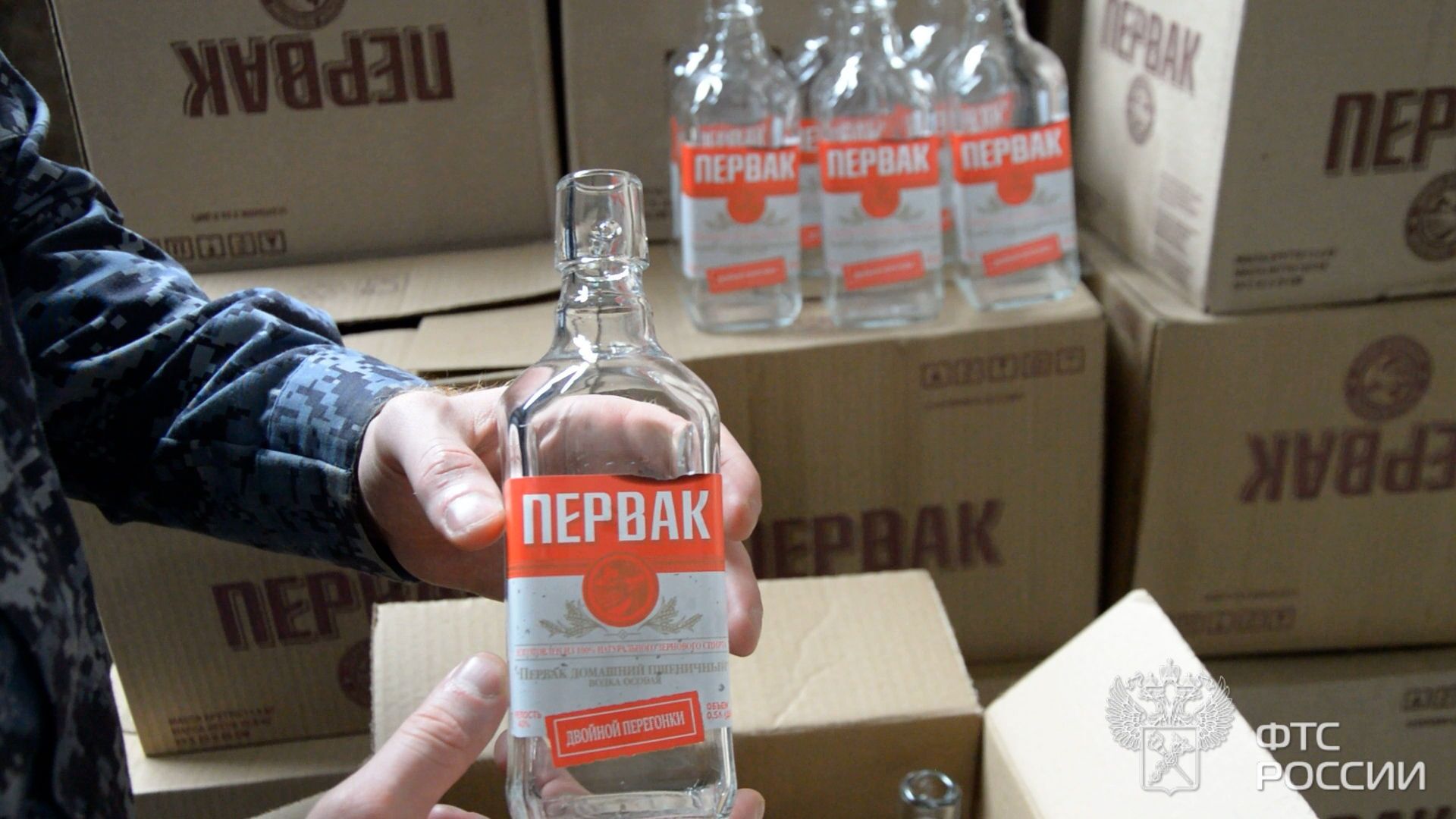 В Южную Осетию из России пытались провезти тару для поддельной водки - таможня  - Sputnik Южная Осетия, 1920, 03.06.2021