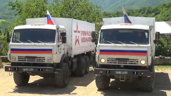 Гуманитарная акция российских миротворцев в Аскеранском районе Нагорного Карабаха - Sputnik Южная Осетия