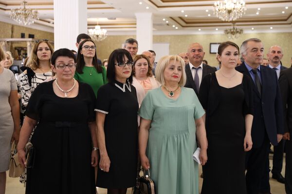 Гости на торжественном приеме, организованном в Цхинвале российским посольством в честь Дня России - Sputnik Южная Осетия