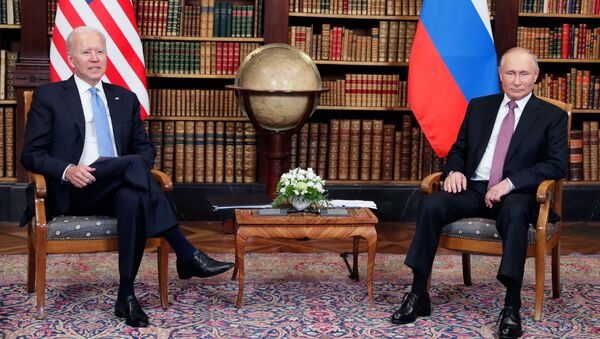 Президент РФ Владимир Путин и президент США Джо Байден во время встречи в Женеве на вилле Ла Гранж - Sputnik Южная Осетия