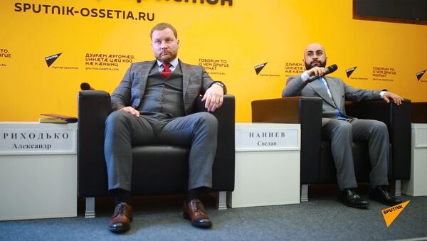 Глава Минздрава и его новый заместитель ответили на вопросы СМИ в пресс-центре Sputnik - Sputnik Южная Осетия