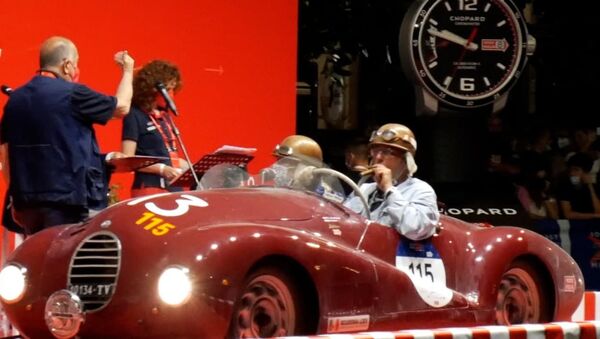 Путешествие во времени: ретро автомобили прибыли на гонку Mille Miglia - видео - Sputnik Южная Осетия