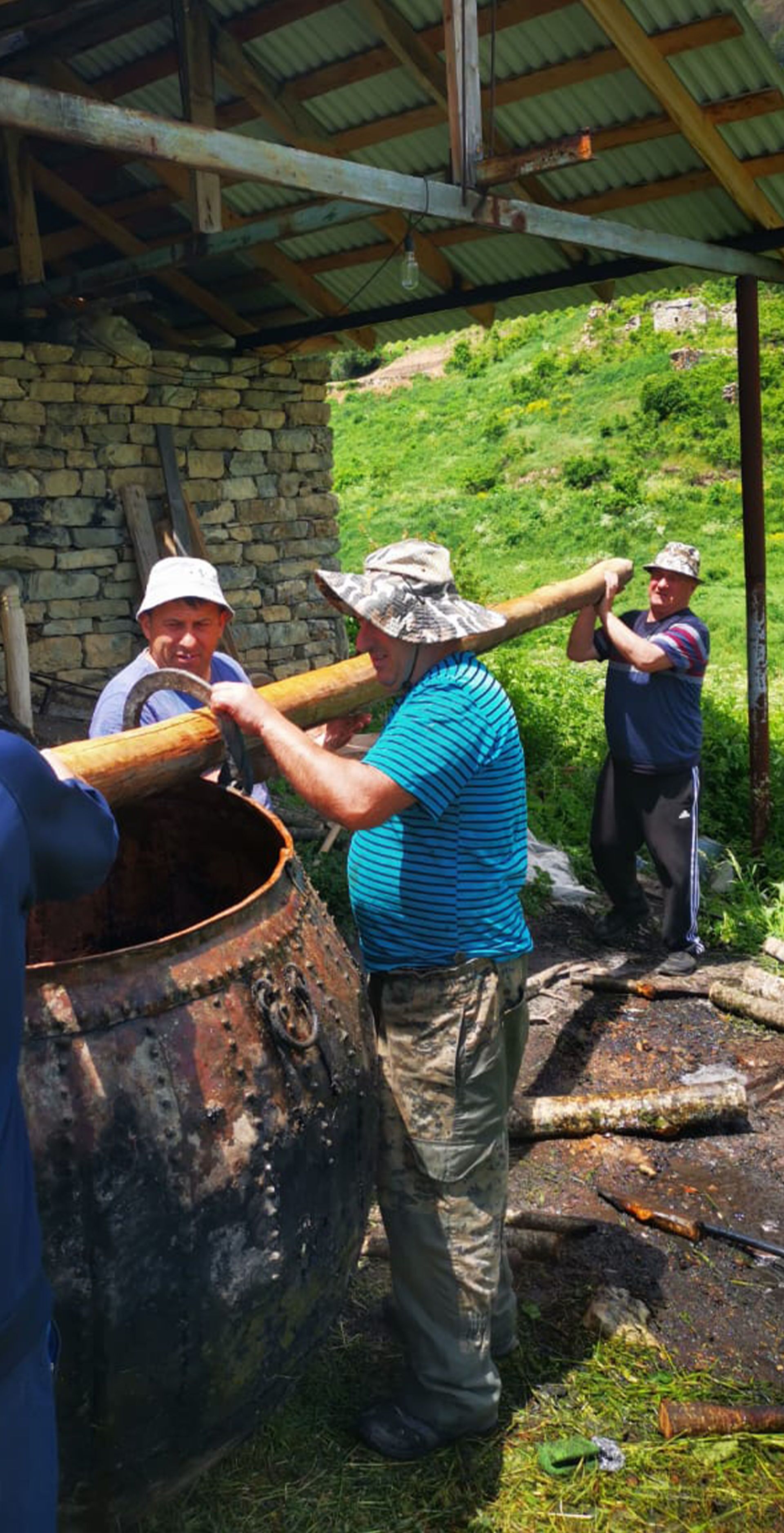 Пиво Сатаны: в Южной Осетии ко Дню всех святых готовят ритуальный напиток - Sputnik Южная Осетия, 1920, 21.06.2021