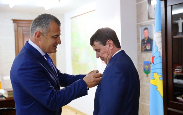 Встреча президента Анатолия Бибилова с делегацией Совфеда России  - Sputnik Южная Осетия