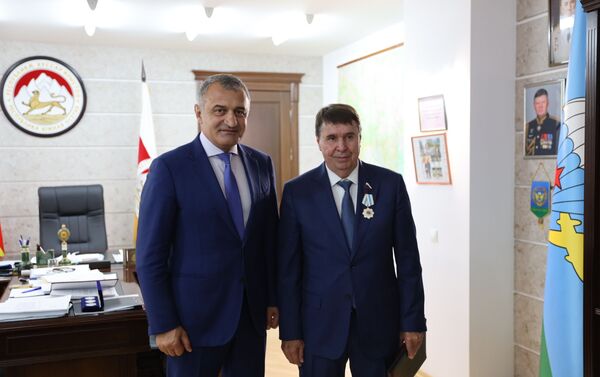 Встреча президента Анатолия Бибилова с делегацией Совфеда России  - Sputnik Южная Осетия