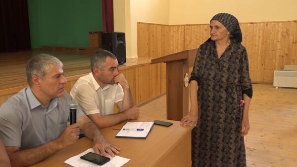Глава райадминистрации Ленингорского района и министр сельского хозяйства Южной Осетии встретились с местными жителями - Sputnik Южная Осетия