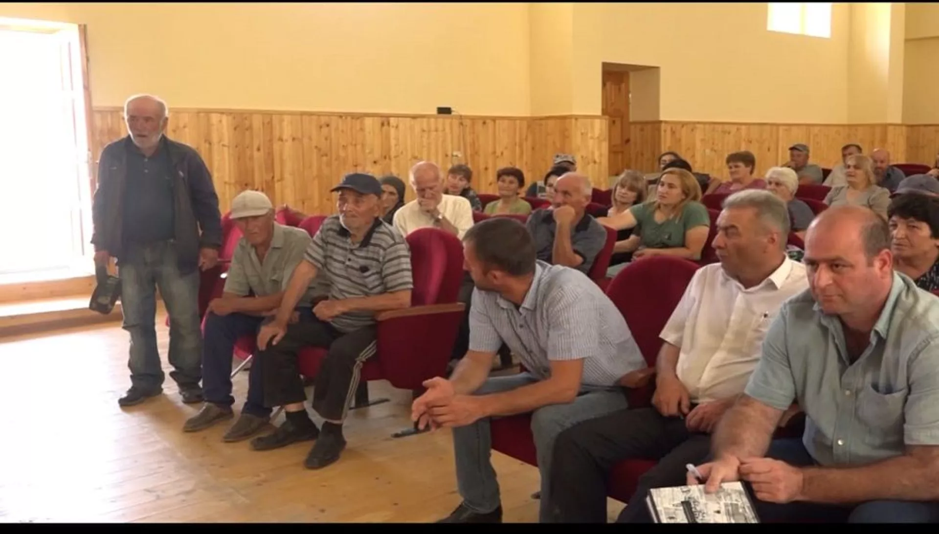 Вода, дороги, посевы. О чем говорили власти с жителями Ленингорского района Вода, дороги, посевы. О чем говорили власти с жителями Ленингорского района - Sputnik Южная Осетия, 1920, 26.06.2021