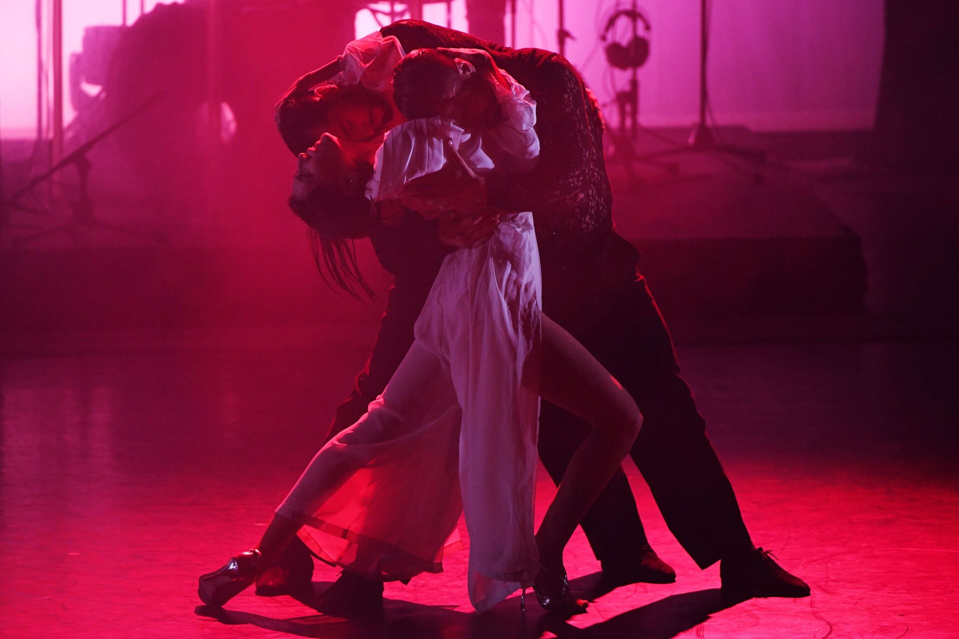 Сцена из спектакля Танго после заката в постановке хореографа Хермана Корнехо  - Sputnik Южная Осетия, 1920, 10.12.2021