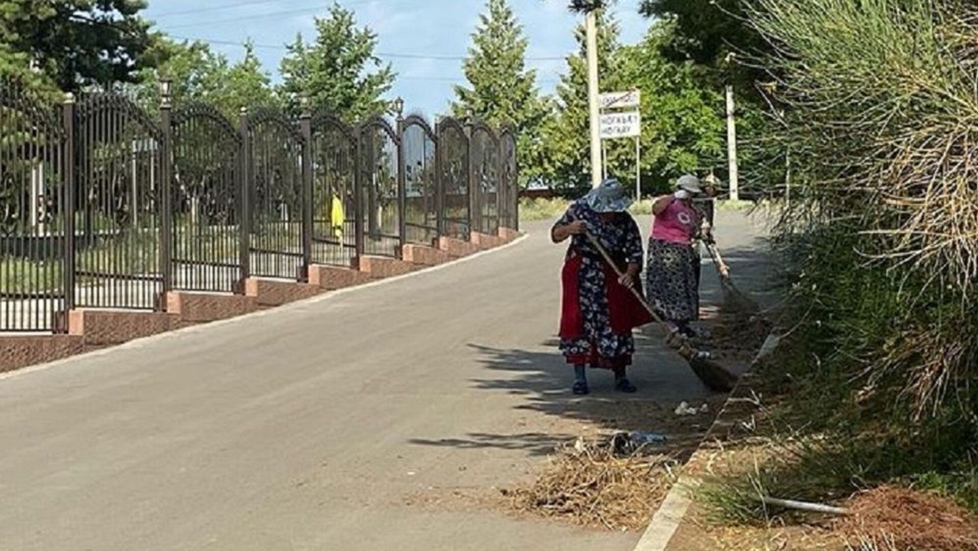 Цхинвалы коммуналон службӕтӕ бафснайдтой Националон пантеоны территори Цхинвалы коммуналон службӕтӕ бафснайдтой Националон пантеоны территори - Sputnik Хуссар Ирыстон, 1920, 05.07.2021