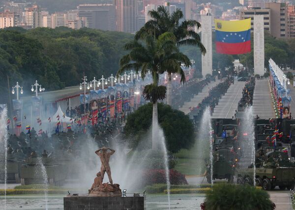 Военный парад в честь Дня независимости Венесуэлы в Каракасе  - Sputnik Южная Осетия
