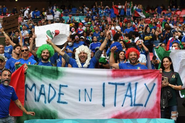 Итальянские болельщики приветствуют финальный матч Евро-2020 - Sputnik Южная Осетия