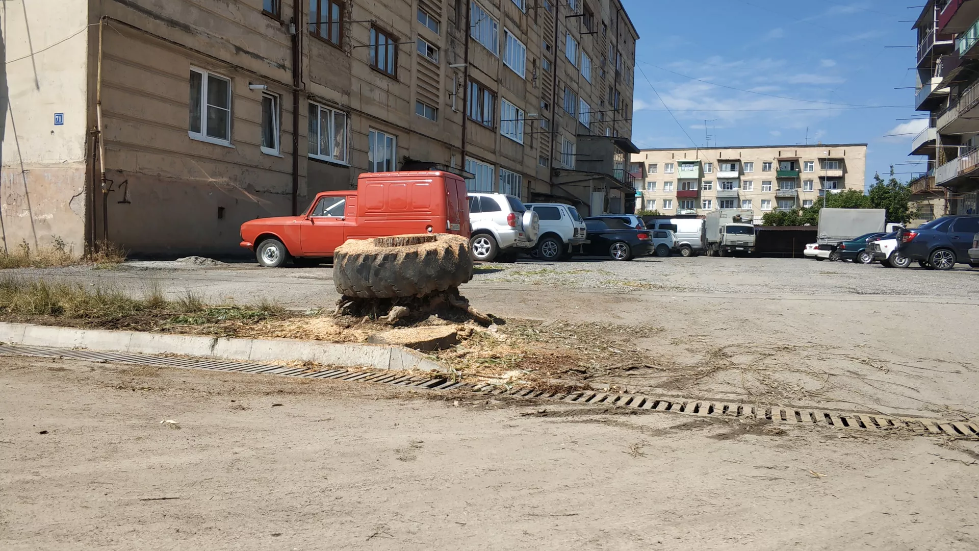 В Цхинвале устраняют последствия шквалистого ветра - Sputnik Южная Осетия, 1920, 14.07.2021