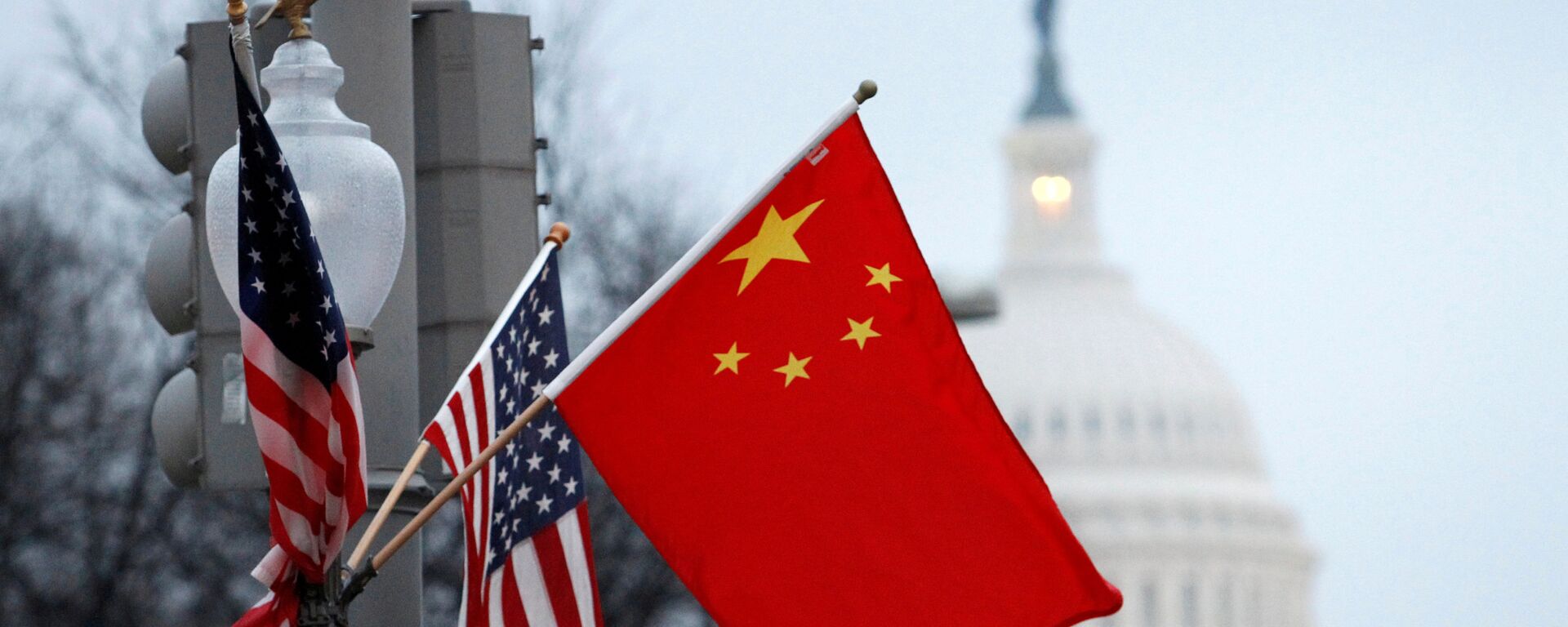 Флаги США и Китая в центре Вашингтона напротив здания Капитолия. Архивное фотон - Sputnik Южная Осетия, 1920, 30.12.2021