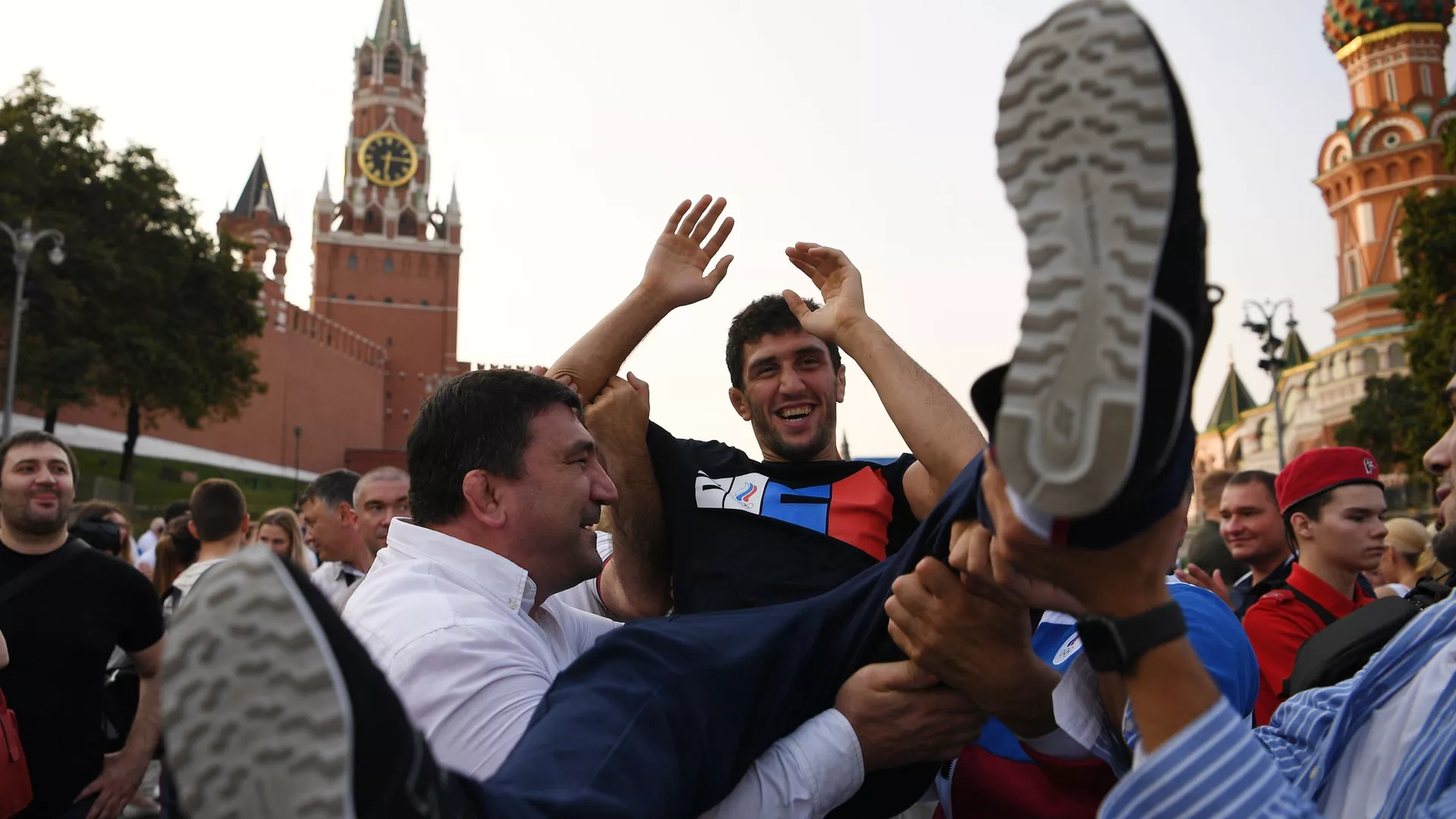 Олимпийский чемпион по вольной борьбе Заурбек Сидаков на торжественной церемонии встречи и чествования российских спортсменов, выступавших на XXXII летних Олимпийских играх в Токио, на Красной площади в Москве.
