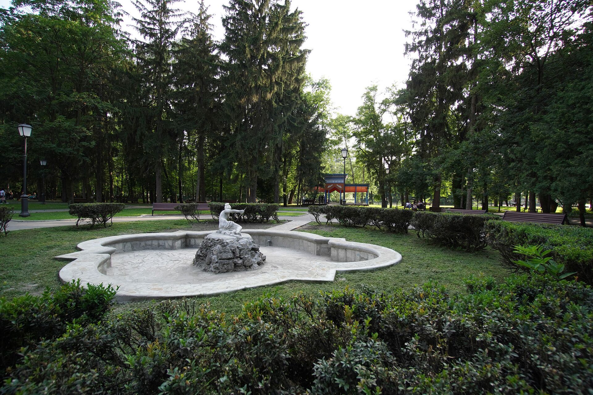 Сохранили все, что было возможно: архитекторы о реконструкции парка в центре Владикавказа - Sputnik Южная Осетия, 1920, 25.08.2021