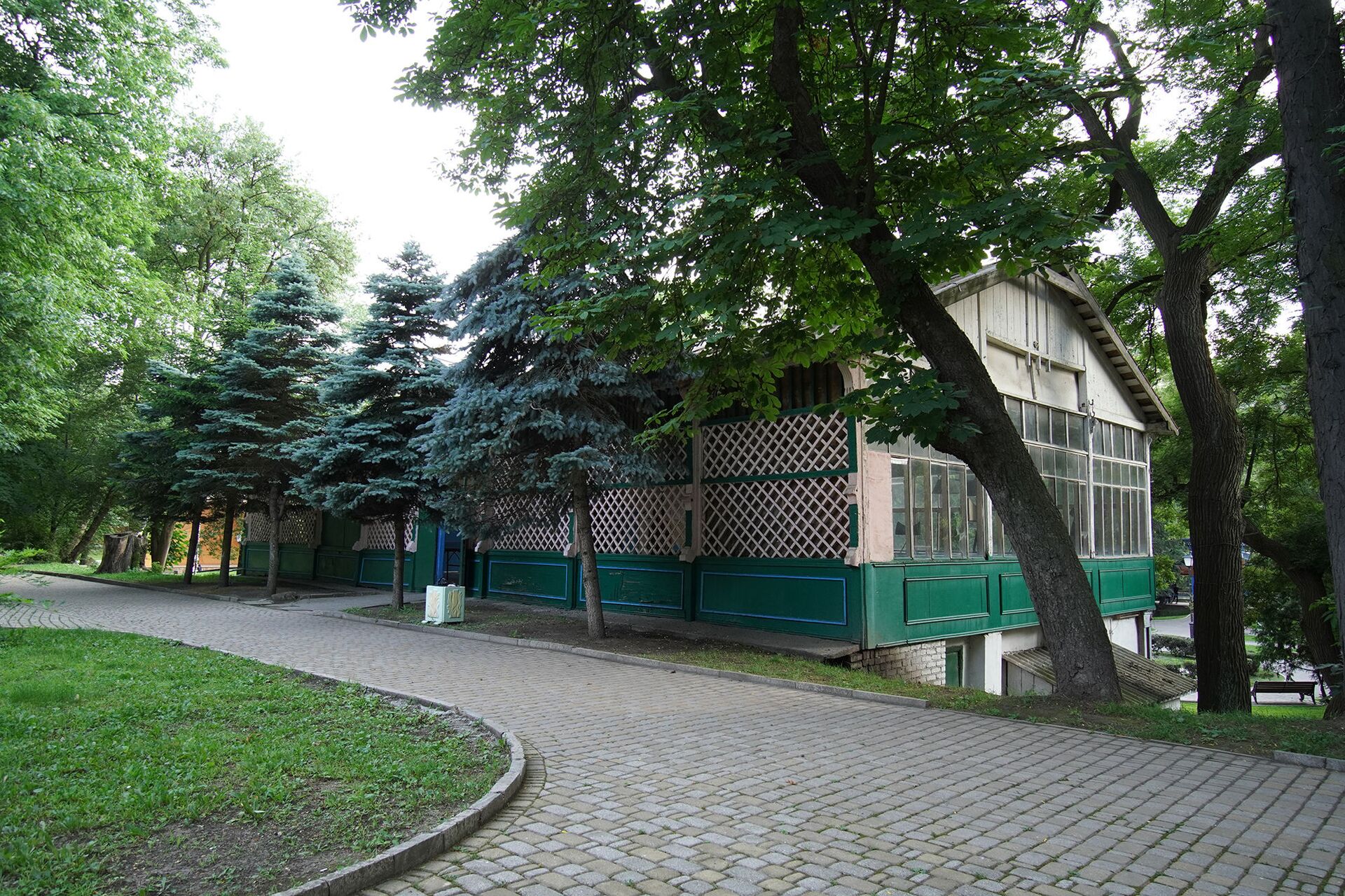 Сохранили все, что было возможно: архитекторы о реконструкции парка в центре Владикавказа - Sputnik Южная Осетия, 1920, 25.08.2021