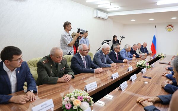 Встреча президента Анатолия Бибилова с делегацией Северной Осетии - Sputnik Южная Осетия
